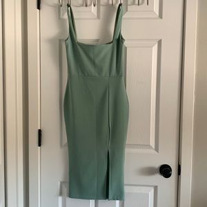 Squarin to go midi dress sage
